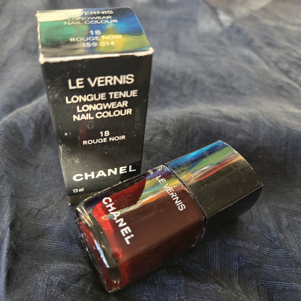 CHANEL Le Vernis Rouge Noir Nail Colour